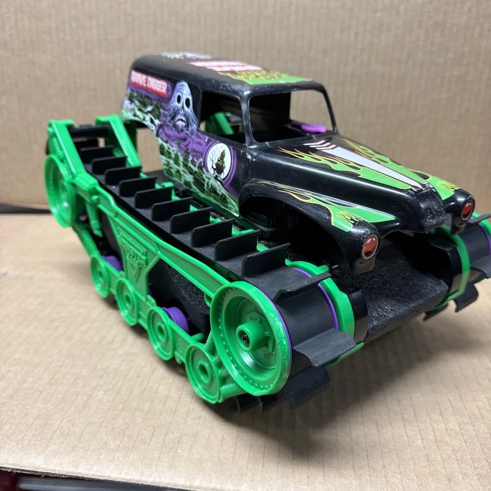 Monster Jam Grave Digger Trax RC All-Terrain Vehicle,‎ 1:15 Scale Toy Truck Only